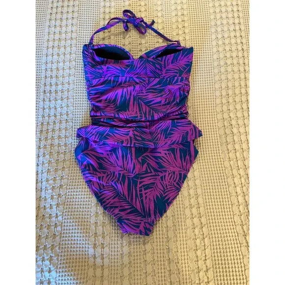 Old Navy One piece Halter Style Top Swimsuit w/ ruching on sides size Medium - Picture 5 of 6